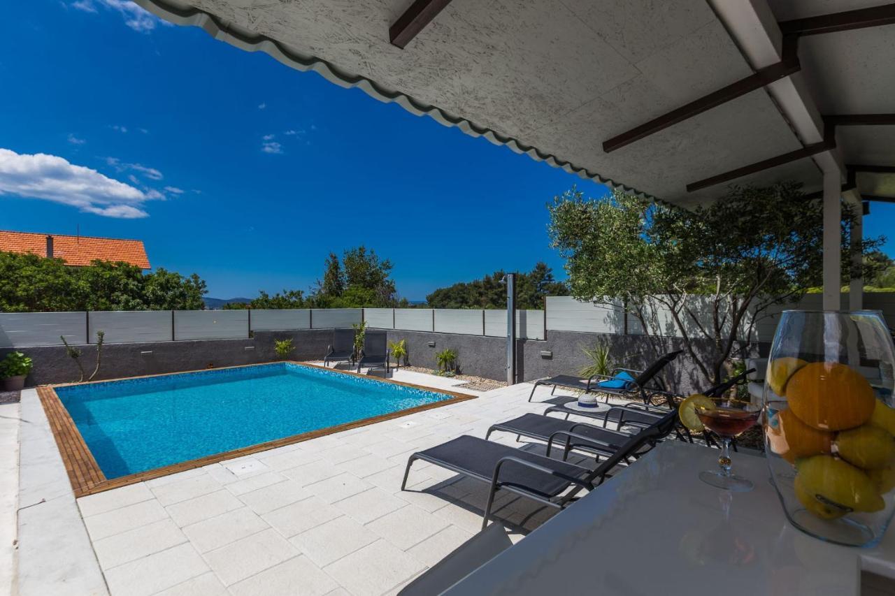 Katina Apartment With Private Pool Задар Экстерьер фото